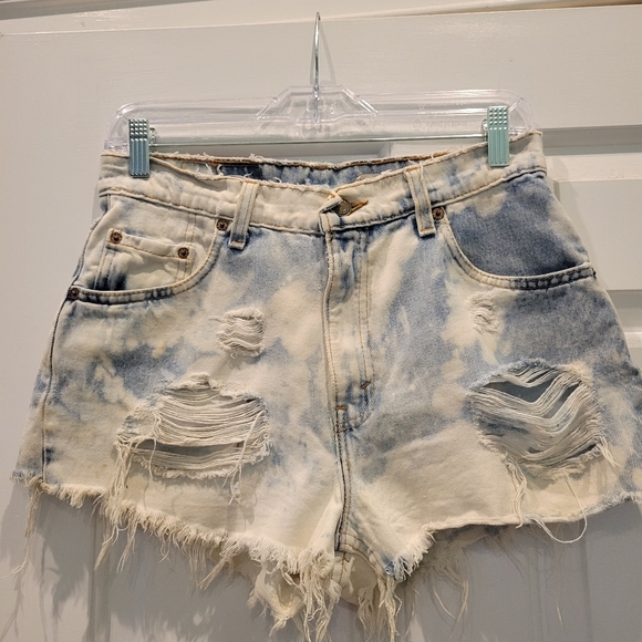 VINTAGE BLEACHED & DESTROYED LEVIS SHORTS - Picture 1 of 7